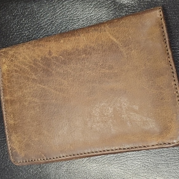 Baroness Magnetic Wallet - Picture 5 of 13